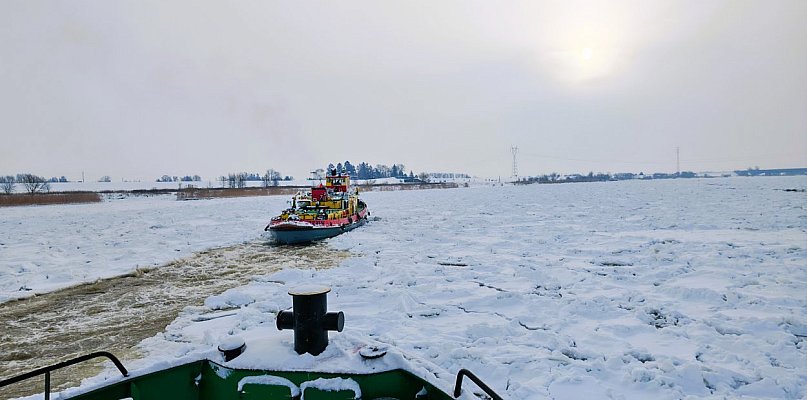 Akcja lodołamania na Wiśle trwa. Flota Wód Polskich w pełnej gotowości