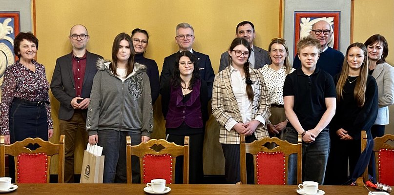 Młodzi artyści zaprojektowali logo dla „wolnych ścian”. Znamy zwycięzców konkursu!