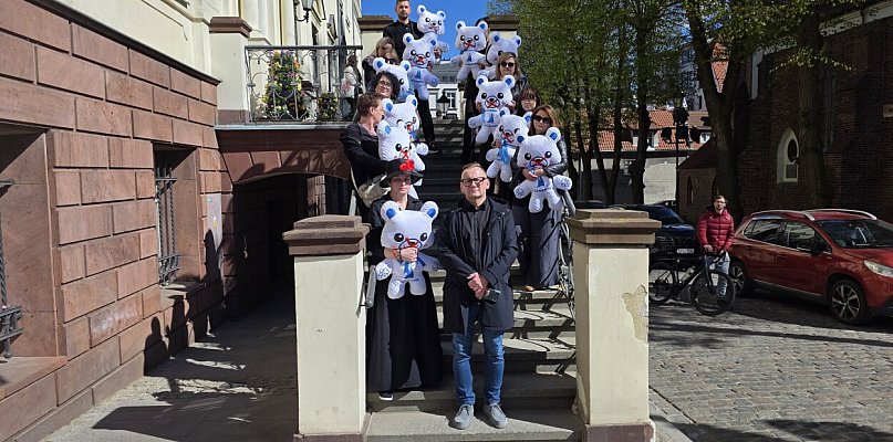 Milczące misie i głusi radni. Skandal na sesji Rady Miejskiej Grudziądza wokół mil