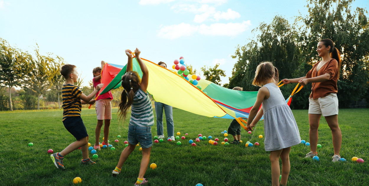 Baza dla dzieci w ogrodzie – jak przygotować idealne miejsce do zabawy?