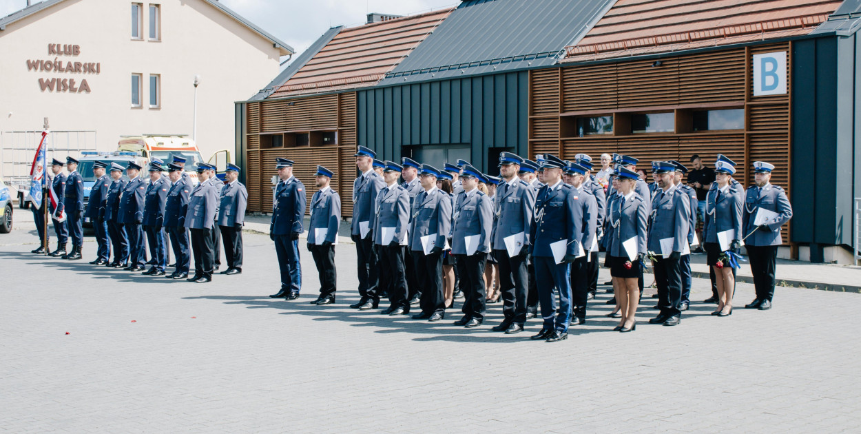 Święto Policji w Grudziądzu: Awanse, odznaczenia i podziękowania w marinie