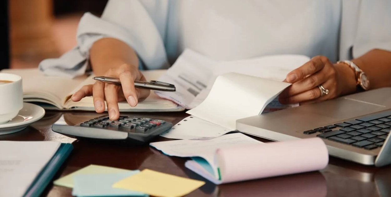 Dlaczego przedsiębiorcy coraz częściej stawiają na outsourcing księgowości