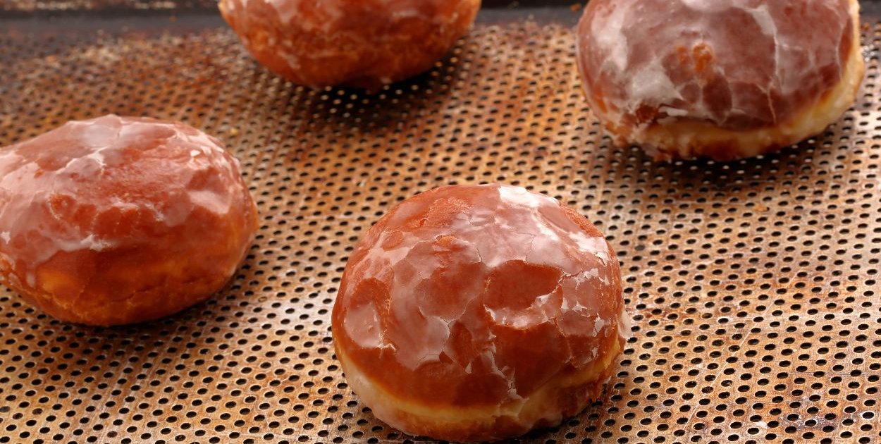 Tłusty czwartek w Grudziądzu: Pączek w kosztach firmy i na talerzu. Jak świętować