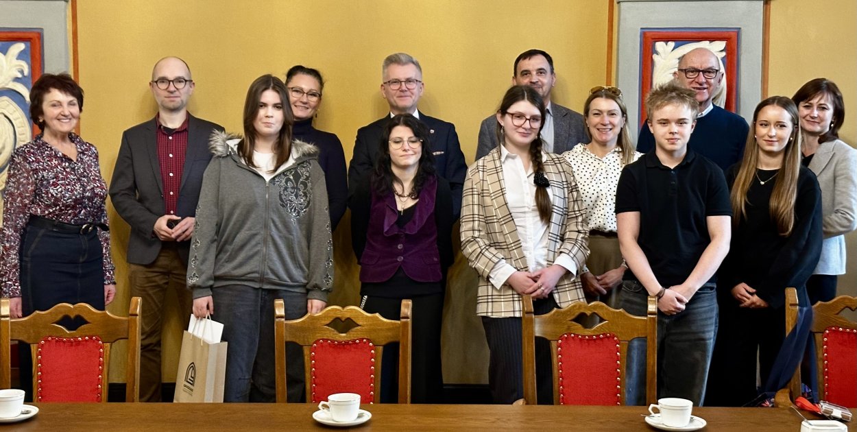 Młodzi artyści zaprojektowali logo dla „wolnych ścian”. Znamy zwycięzców konkursu!