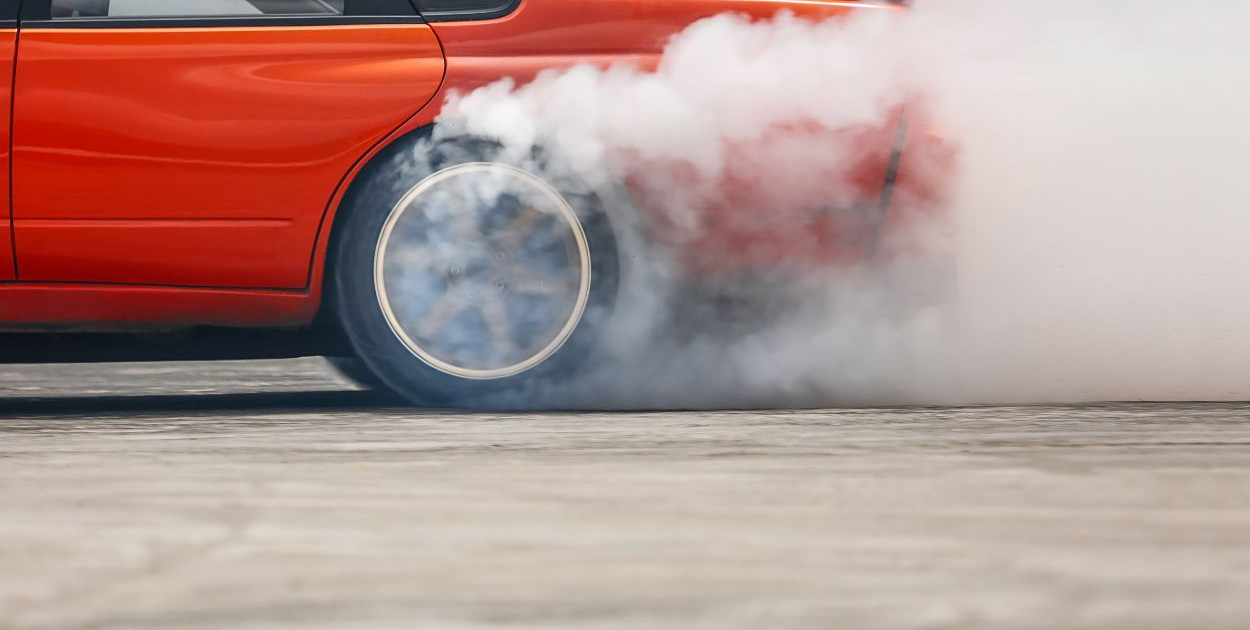 Od poniedziałku za driftowanie grozić będzie przynajmniej 1,5 tys. zł mandatu