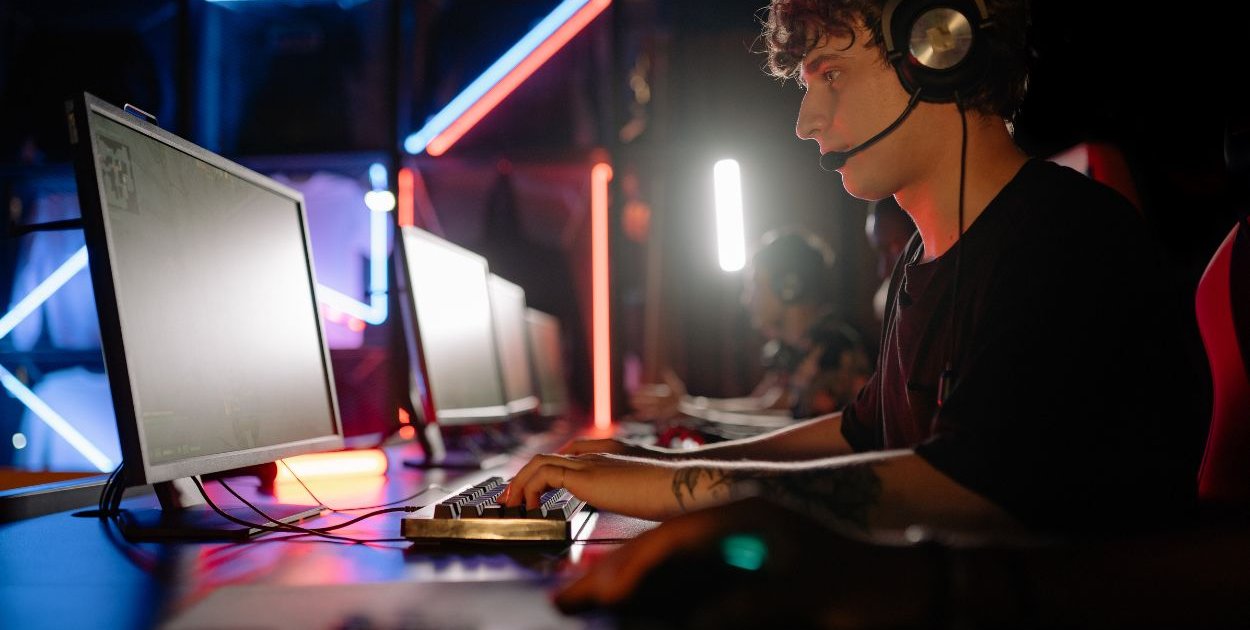 Dlaczego wokół CS2 i CSGO liczy się dziś coś więcej niż sam mecz