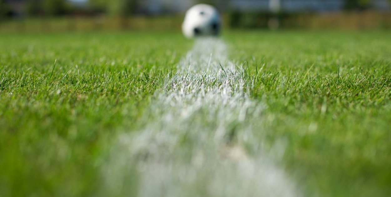 Taktyka na silniejszego rywala – jak drużyny szukają swoich szans?