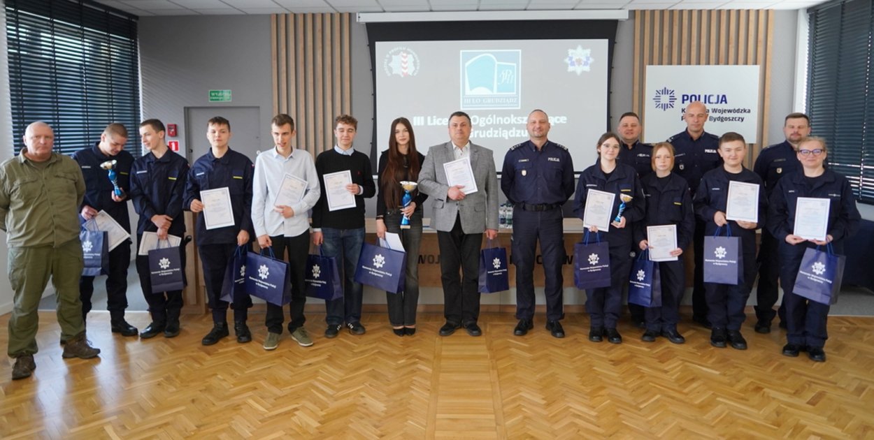 Grudziądzka młodzież „mundurowa” najlepsza w województwie! Sukces uczniów III LO