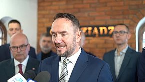 09.05.2025 - III LO: Mundury nielegalne? Sukces z 